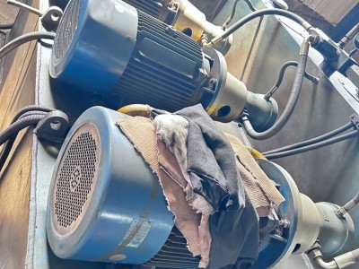 打包出售八成新630壓餅機、撕碎機、空調壓縮機圖5